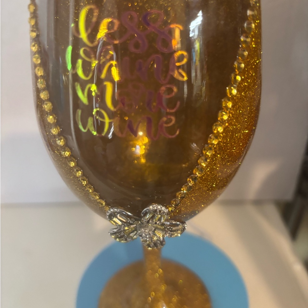 Gold Glitter Wine Glass with Decorative Jewel-